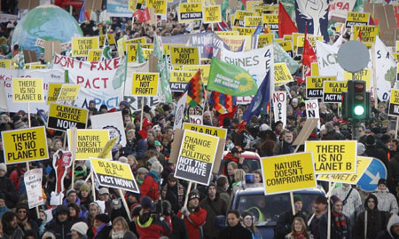 数万示威者“围攻”哥本哈根 约千人被捕