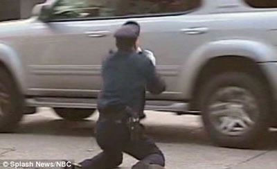 美国也有“最牛交警” 口哨伴奏舞动不止