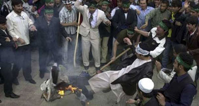 美军打死阿平民引发游行示威 学生高呼“奥巴马去死”