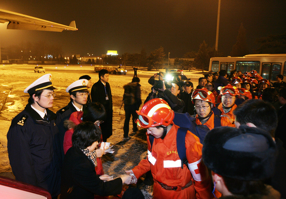 独家：中国国际救援队连夜出发飞赴海地地震灾区（图）