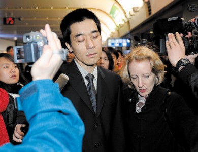 韩裔美国传教士抵达美国洛杉矶国际机场