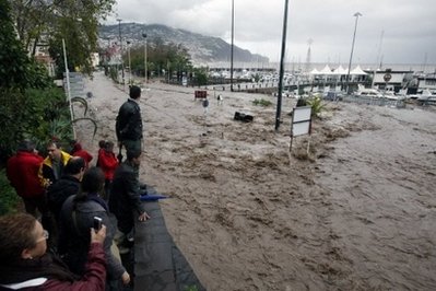 暴风雨侵袭葡萄牙马德拉岛 32人死68人伤(组图)