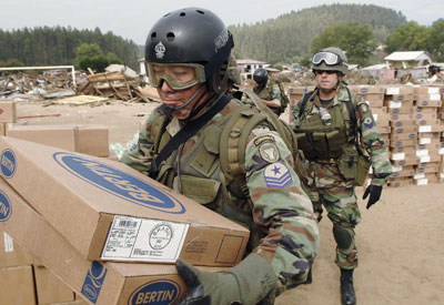 智利军方震后4天展开救援 空军司令与总统互相指责