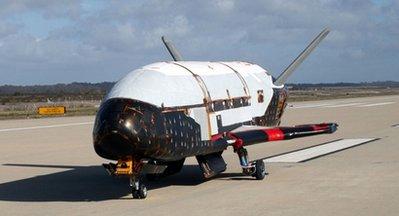 美国空天战机X-37B本月试飞 可摧毁敌国航天器