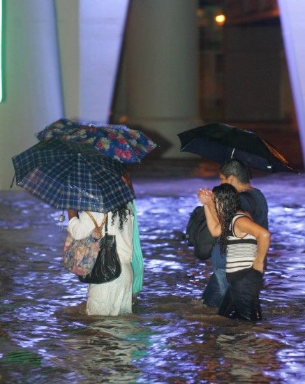 巴西里约州暴雨致96人死亡 宣布进入紧急状态