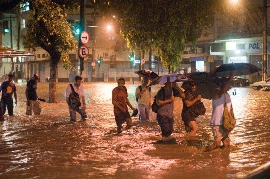 巴西里约州暴雨致96人死亡 宣布进入紧急状态