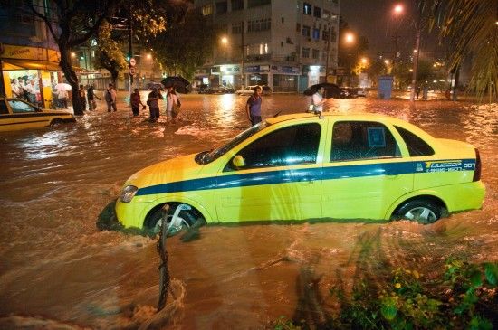 巴西里约州暴雨致96人死亡 宣布进入紧急状态