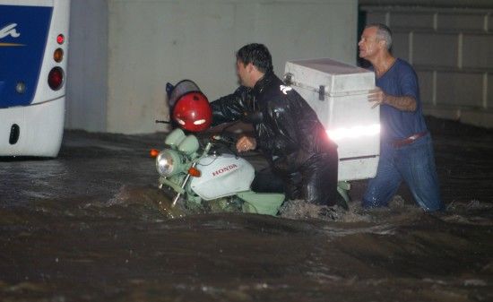 巴西里约州暴雨致96人死亡 宣布进入紧急状态