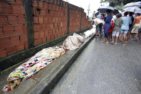 巴西罕见暴雨95人亡 气候异常设施落后是罪首