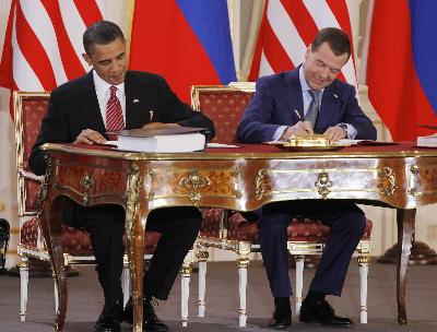 俄美总统签署削减进攻性武器新条约 奥巴马称之为重要里程碑