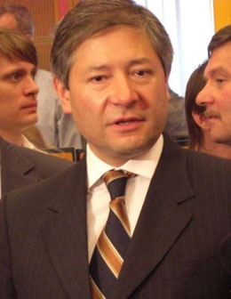 俄高官收入四大怪 总理比总统多下属比上司多