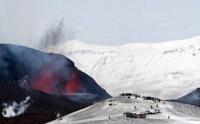 图：冰岛火山或爆发在即 开始疏散游客
