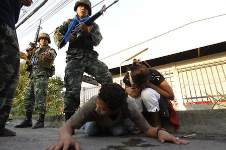 泰国“红衫军”变色 “黄衫军”或将反击