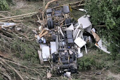 夜降暴雨山洪来袭 美国一野营地至少16人亡
