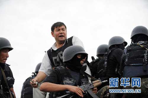 吉尔吉斯斯坦首都数千人集会谴责临时政府