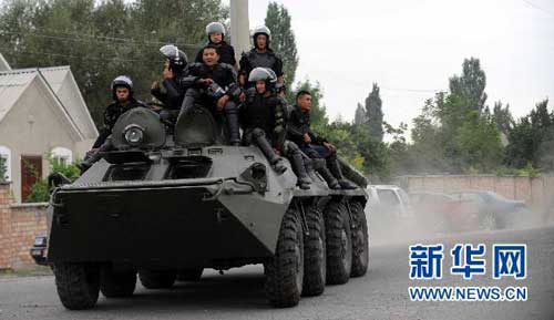吉尔吉斯斯坦首都数千人集会谴责临时政府