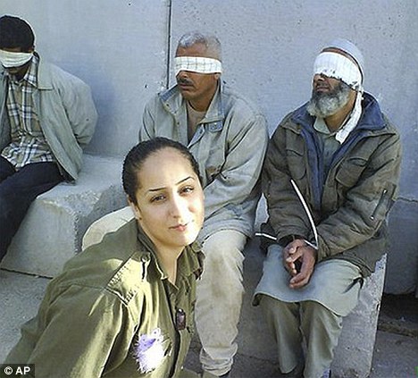 以色列前女兵上传侮辱巴囚犯照片 巴以双方均指责