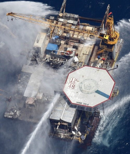 墨西哥湾爆炸石油平台已灭火 未见油气泄漏迹象