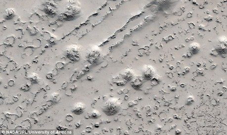 美国航空航天局3日公布火星最新高分辨率图像
