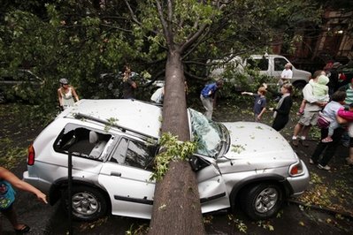 两龙卷风袭击纽约 1人死亡多栋建筑损毁（图）