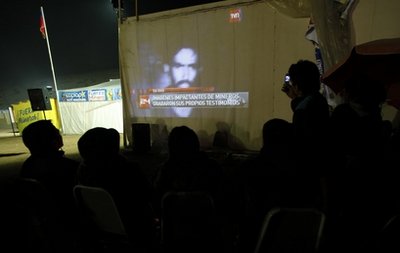 智利被困矿工状态良好能祈祷能娱乐