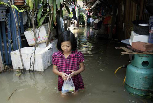 泰国多地遭洪水袭击 59人死亡320万民众受灾 