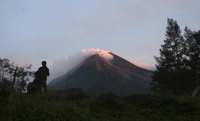 印尼默拉皮火山喷发 死亡人数升至25人