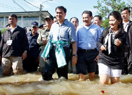 泰国洪水逼近曼谷市中心 59人死亡320万民众受灾