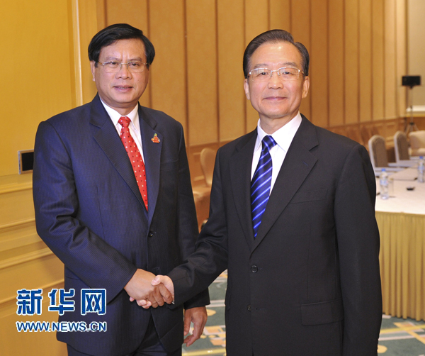 温家宝会见老挝总理波松