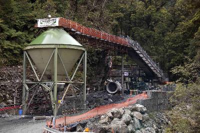 新西兰官方首次称被困矿工或已遇难 公布29人名单