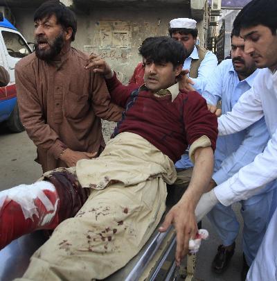巴自杀式炸弹袭击致近180人死伤 塔利班“认领”