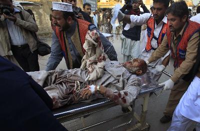 巴自杀式炸弹袭击致近180人死伤 塔利班“认领”