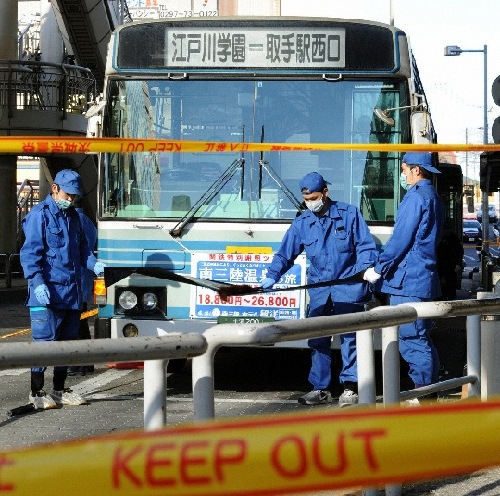 日本男子持刀登上公交车行凶 砍伤13人多为中学生