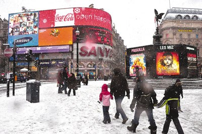 英再遭暴雪袭击圣诞商机受挫 损失逾亿元