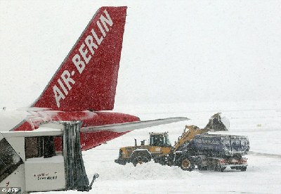 欧洲多国圣诞节遭遇强降雪 陆空交通困难旅客受罪