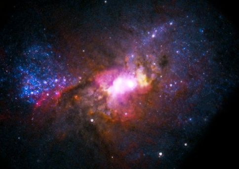 “天文版”先有鸡还是先有蛋?美科学家发现矮星系附近存在超级黑洞