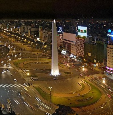 阿根廷轻生女子23层楼顶跳下 趴活出租车救其性命