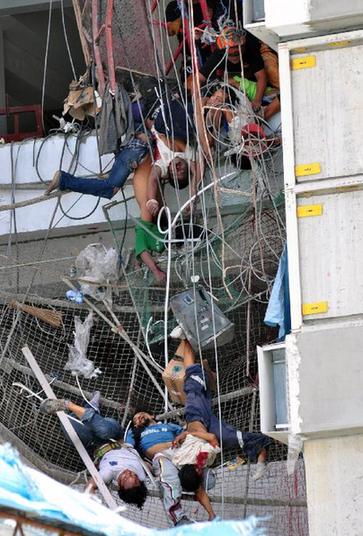 马尼拉建筑工地电梯坠落11人丧生 事故原因或为超载