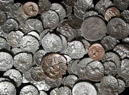 英出土铁器时代护卫犬尸体 忠诚护宝2000年