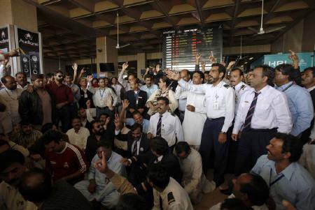 巴基斯坦航空公司员工继续罢工 数千旅客滞留