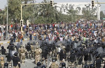 伊拉克“愤怒日”民众抗议 至少9人死亡