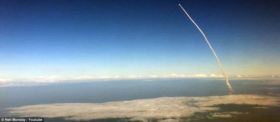 “发现”号顺利抵达空间站 工程师空中巧遇摄美图