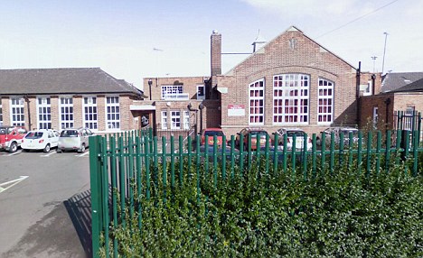 为提高学校排名 英国一小学“贿赂”学生上补习班