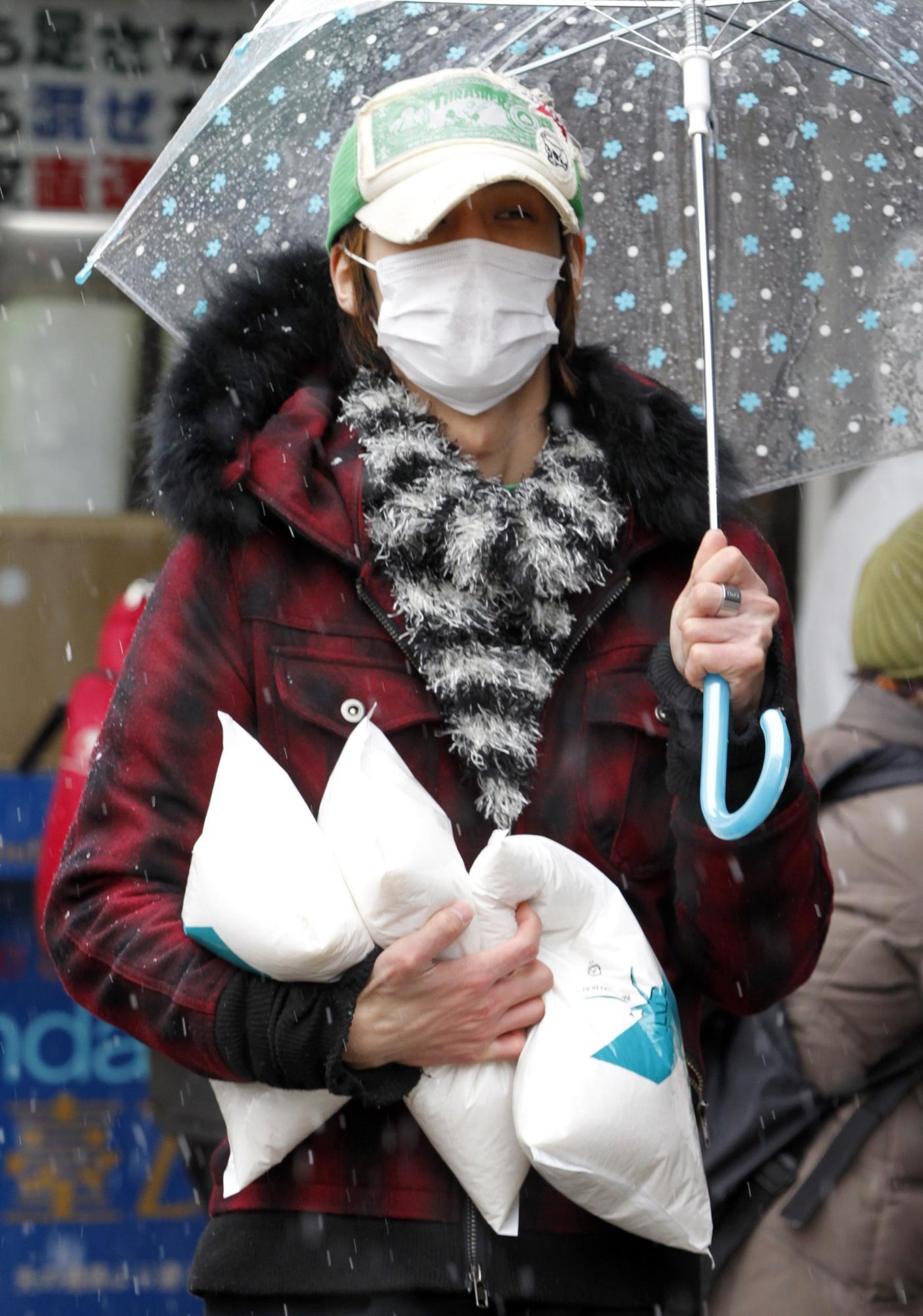 日本仙台重灾区降大雪 生活必需品供应紧张（图集）
