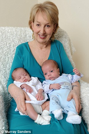 58岁妇女产下试管双胞胎 成英国最高龄单身产妇