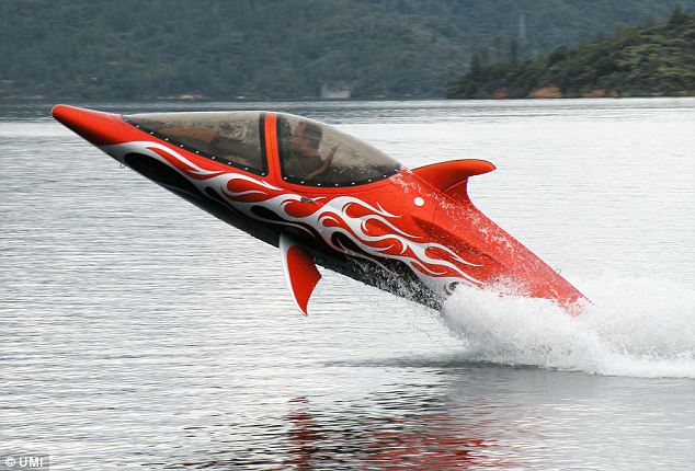 美国研制出新型仿生潜水艇 灵活程度堪比海豚、鲨鱼