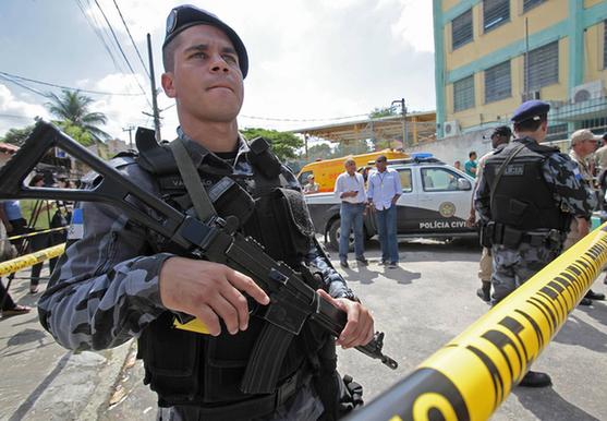 巴西发生校园枪击案 数十人死伤