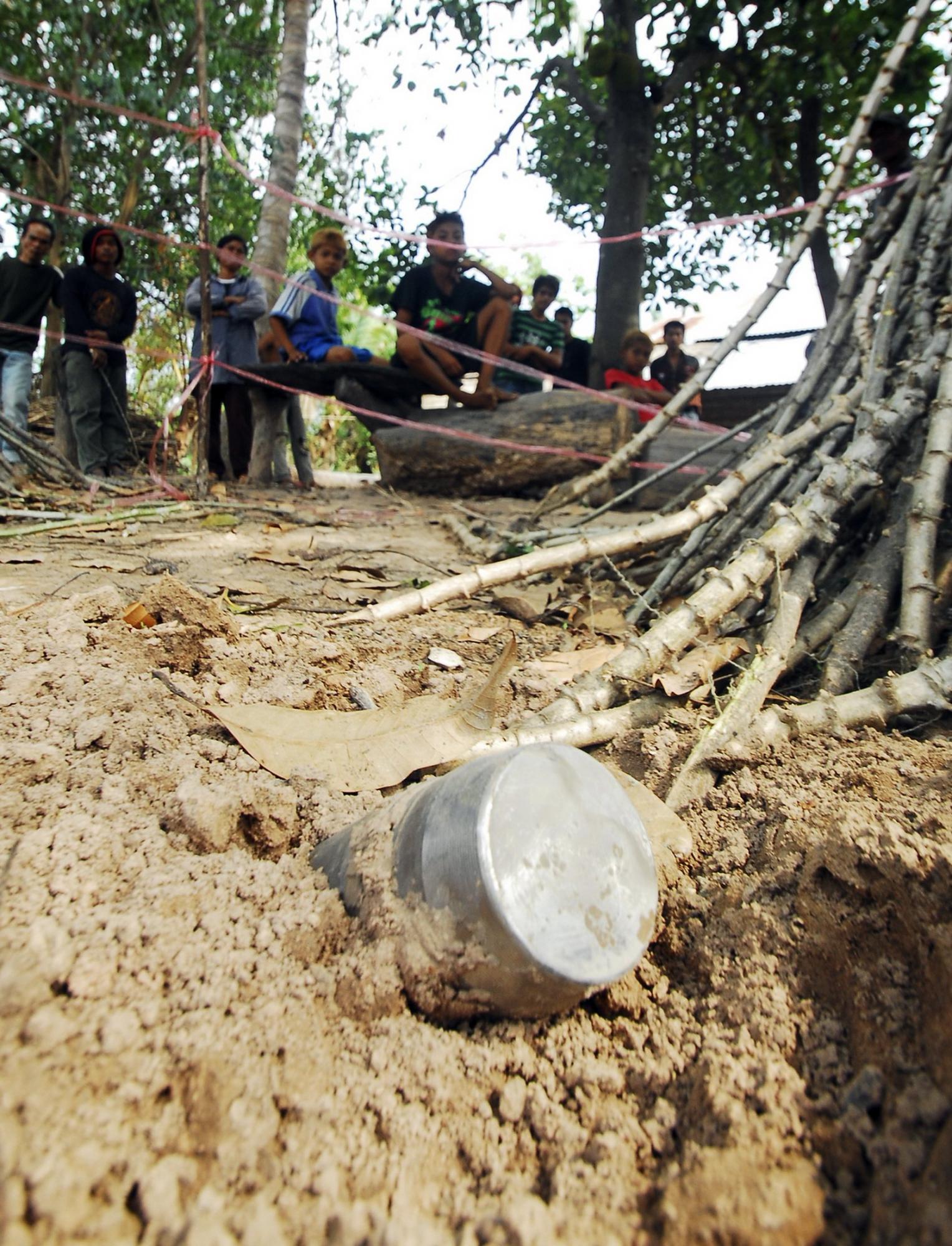 柬泰再发冲突致5人死伤 毒烟、大炮和集束炸弹齐上阵