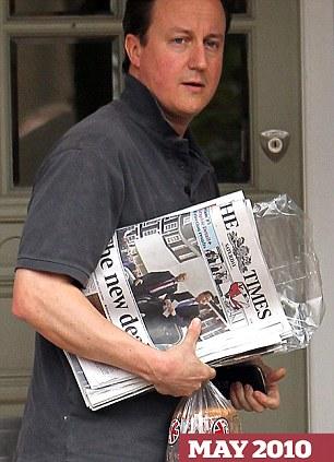 一款体恤穿六年 卡梅伦“蓝领首相”名副其实