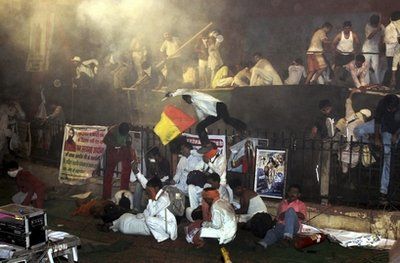 印度瑜伽大师绝食抗议政府引发冲突70人受伤